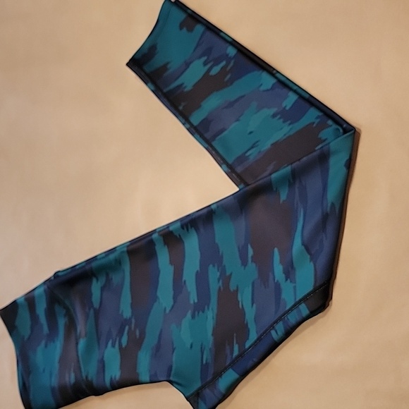 Soul by SoulCycle Size M Blue, Green and Black Camo Leggings, Exc. Used Cond. - Picture 5 of 11